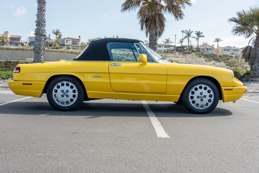 1992 Alfa Romeo Series 4 - Image 2 of 31