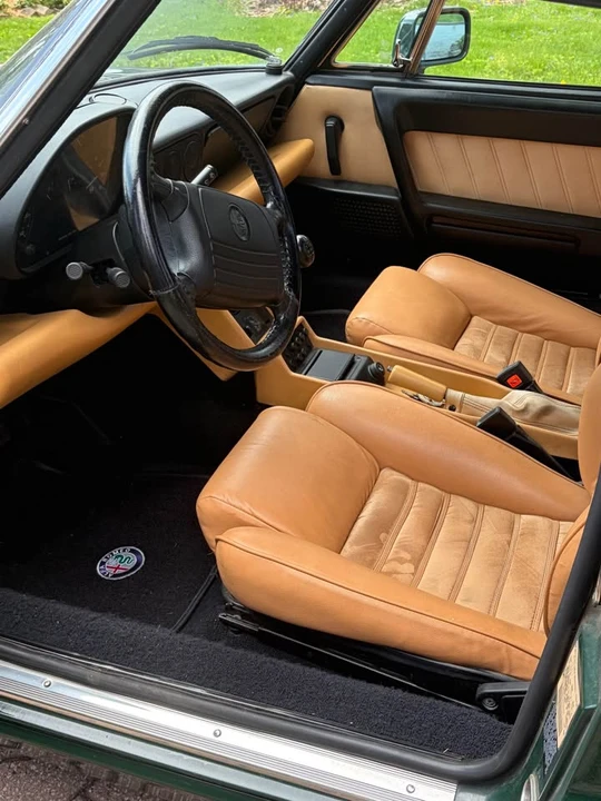 1992 Alfa Romeo 102-Series 2000 - Image 4 of 8
