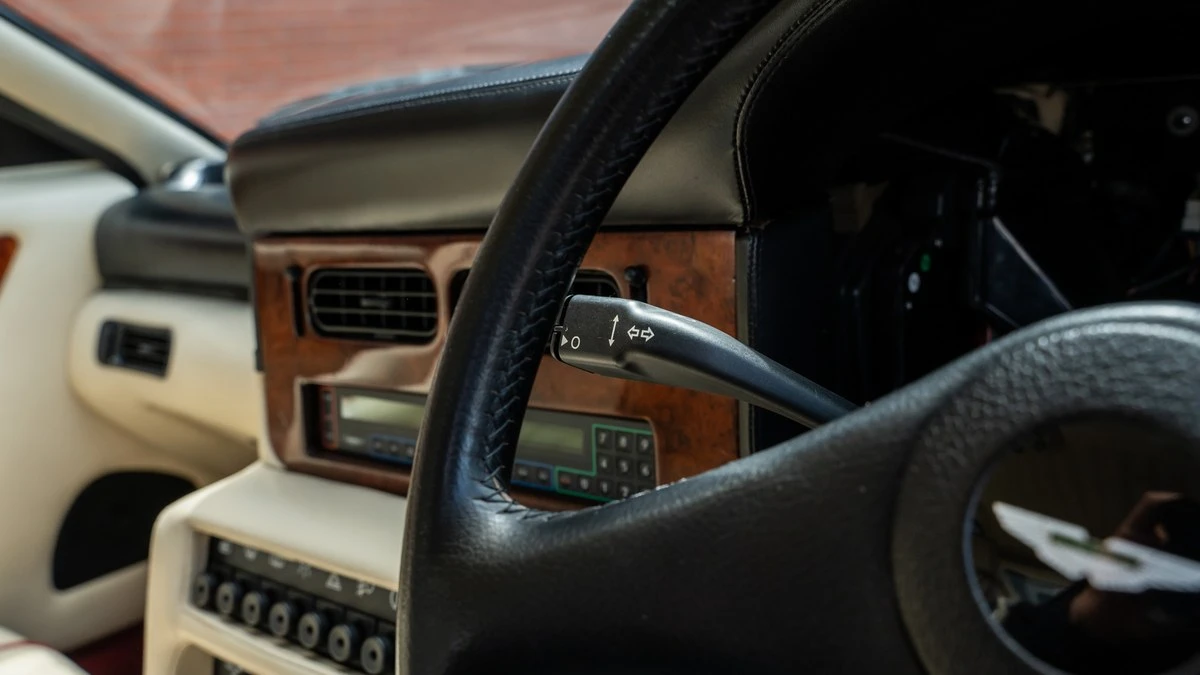 1992 Aston Martin Virage - Image 24 of 30
