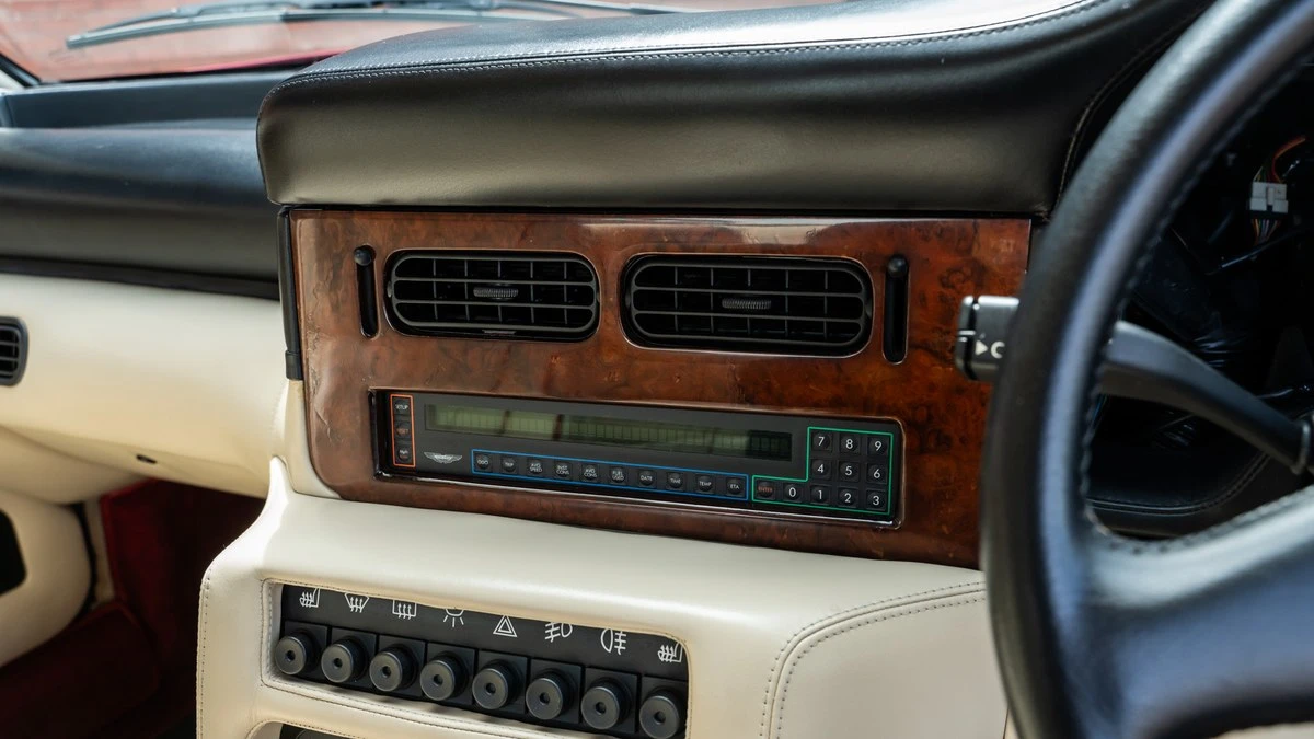 1992 Aston Martin Virage - Image 25 of 30