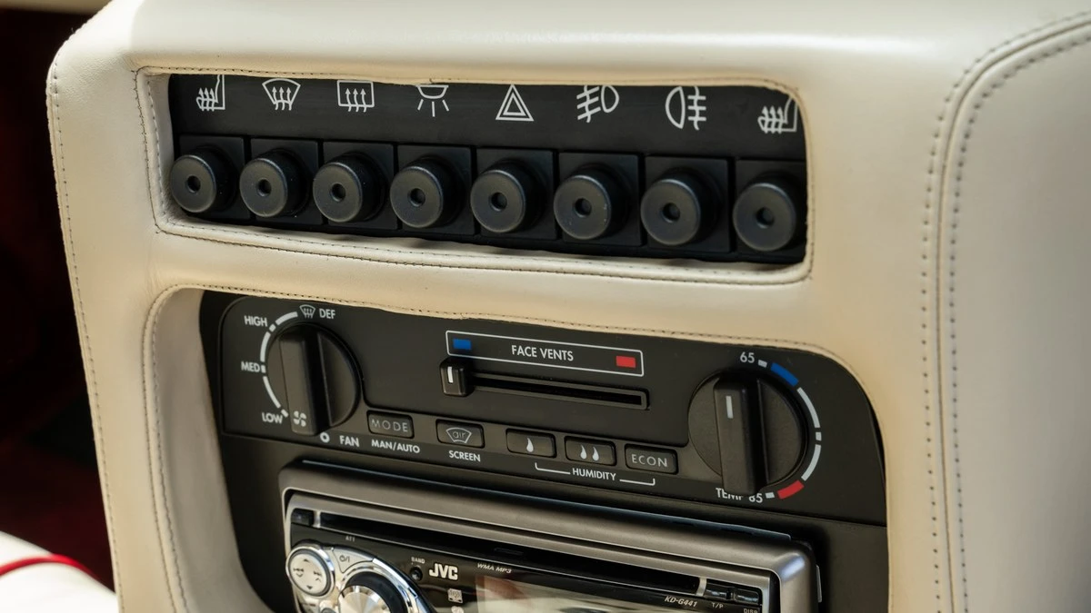 1992 Aston Martin Virage - Image 29 of 30