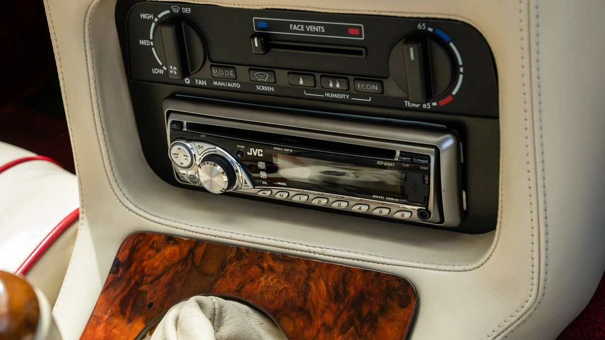 1992 Aston Martin Virage - Image 28 of 30