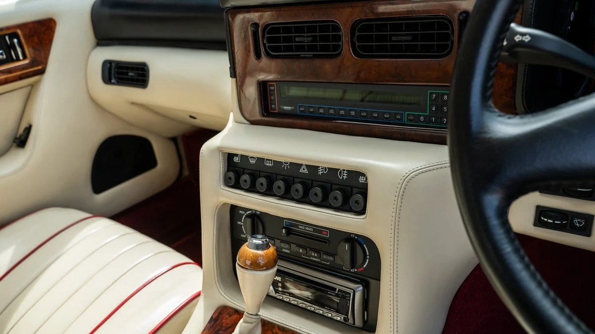 1992 Aston Martin Virage - Image 26 of 30