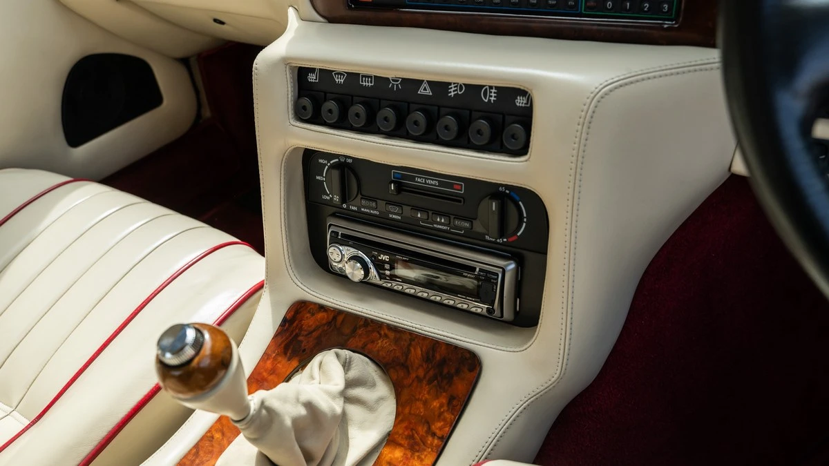 1992 Aston Martin Virage - Image 27 of 30