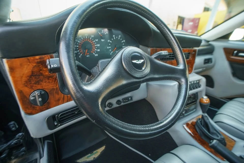 1992 Aston Martin Virage - Image 17 of 20