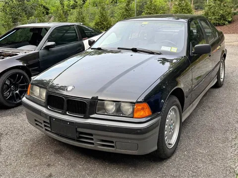 1992 BMW 3 Series 318i Sedan 4D