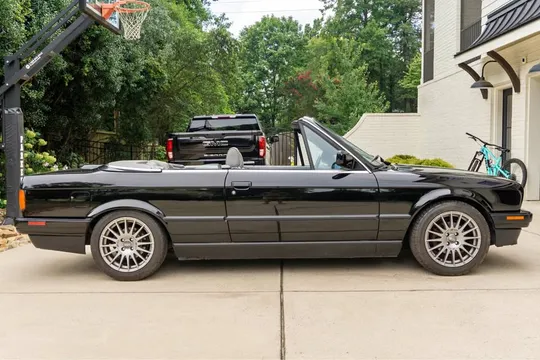 1992 BMW 3 Series 325i Convertible 2D
