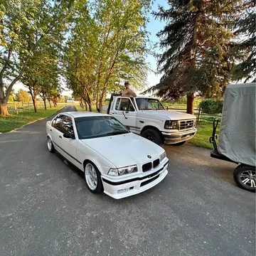 1992 BMW 3 Series 325i Sedan