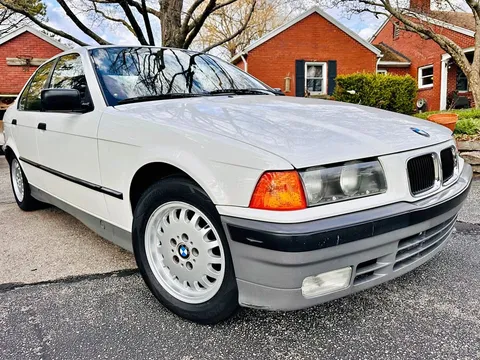 1992 BMW 325i Sedan