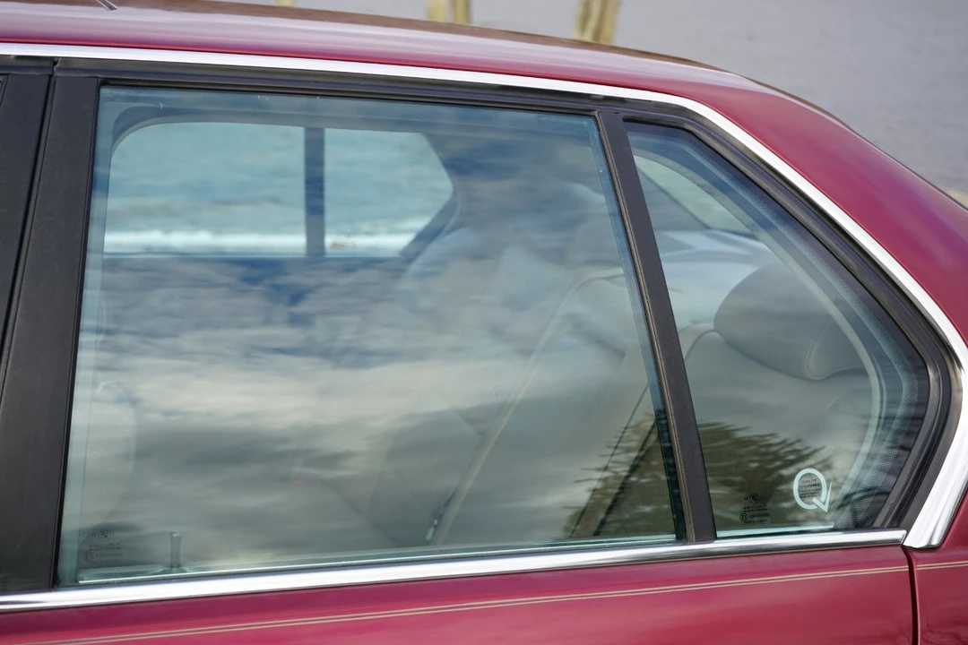 1992 BMW E32 7 Series - Image 28 of 31