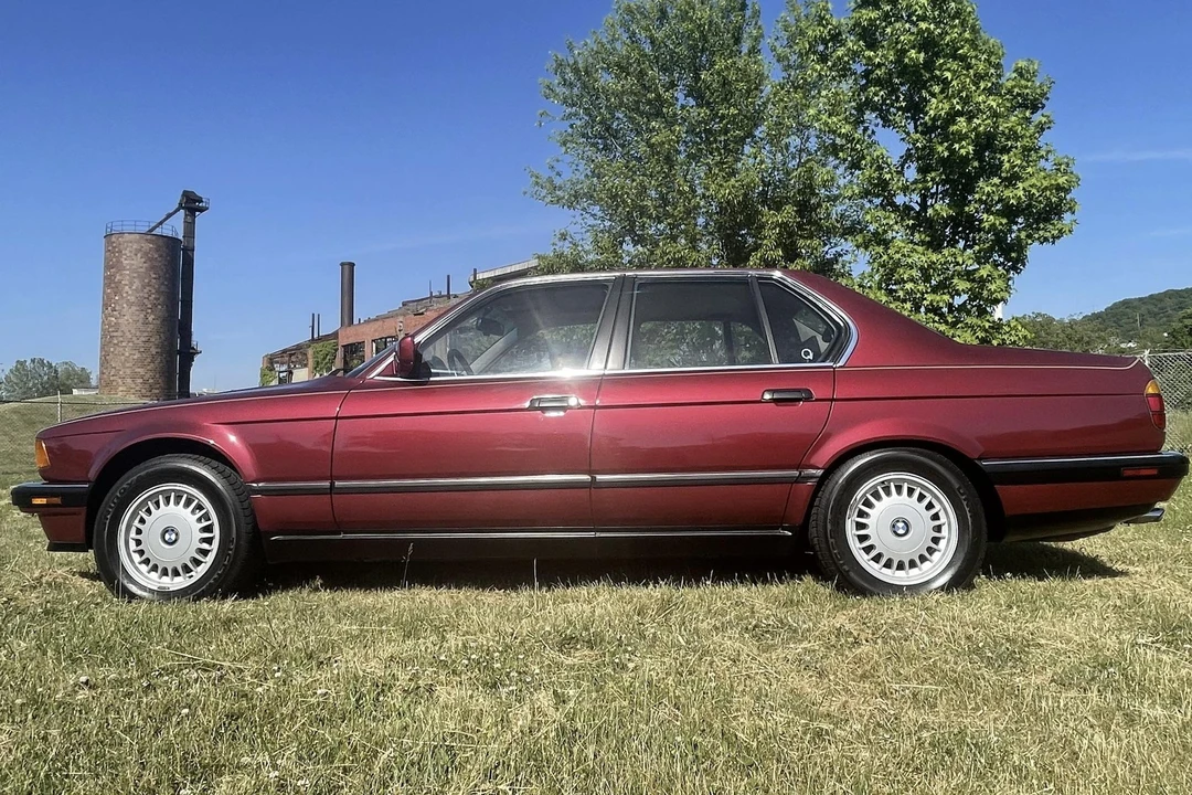 1992 BMW E32 7 Series - Image 3 of 31