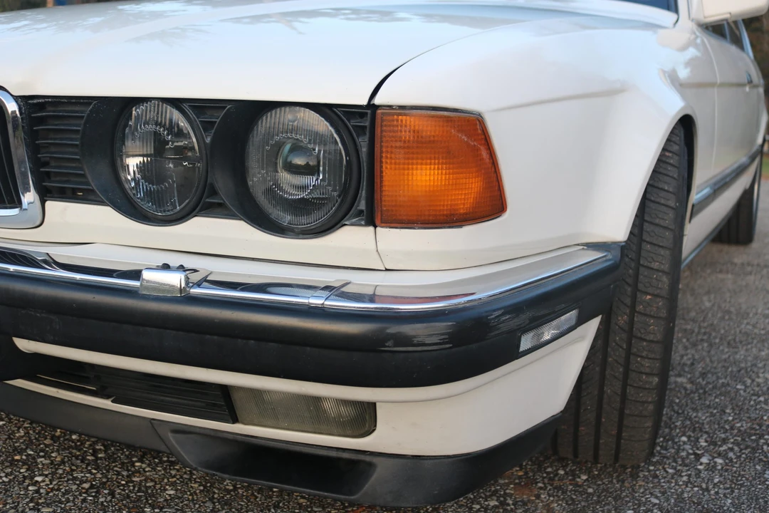 1992 BMW E32 7 Series - Image 11 of 31
