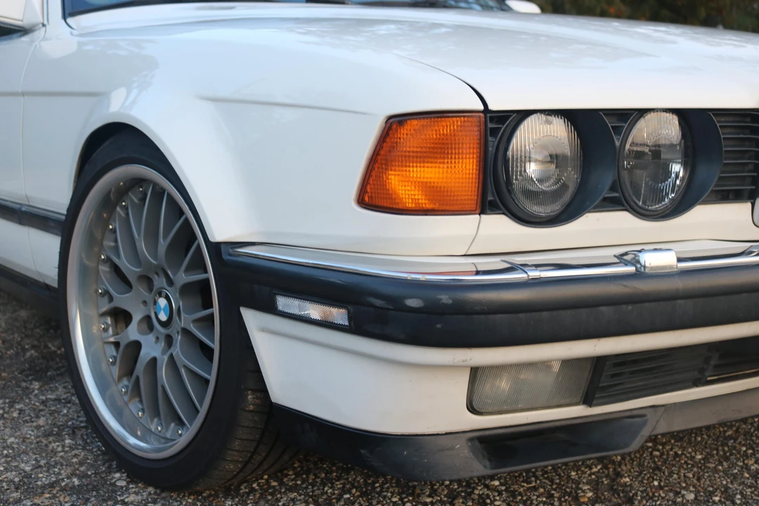 1992 BMW E32 7 Series - Image 26 of 31