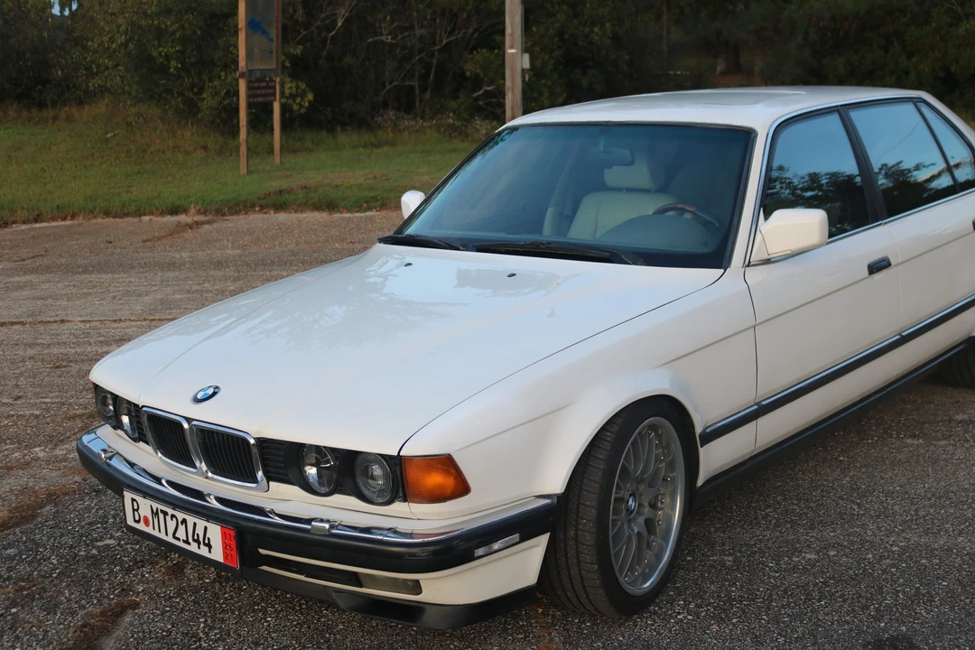 1992 BMW E32 7 Series - Image 9 of 31