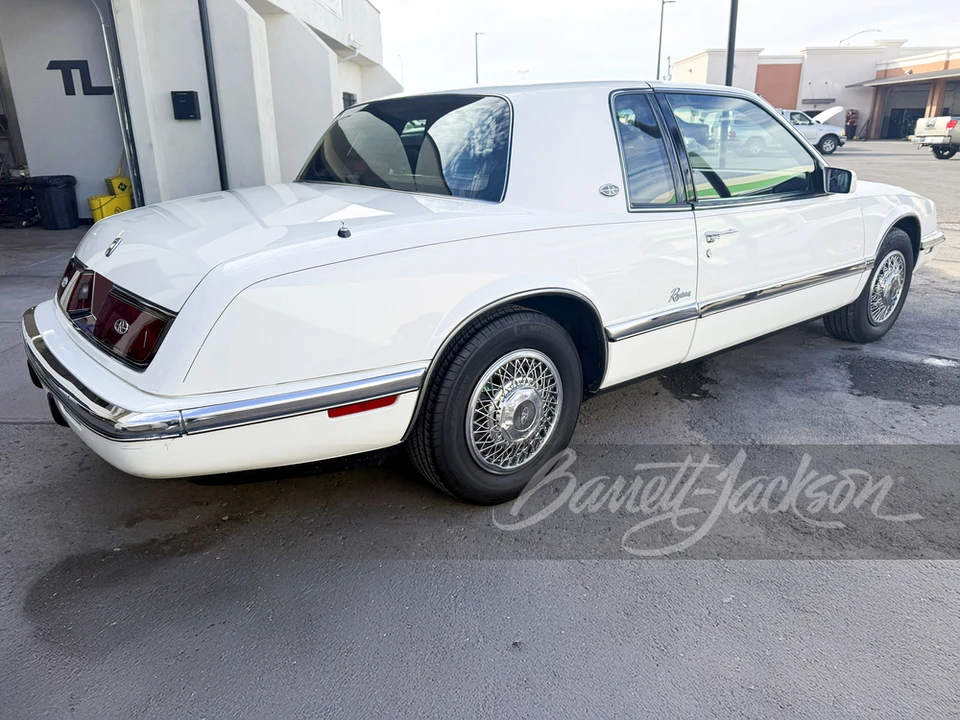 1992 Buick Riviera 4th-7th Gen - Image 2 of 19