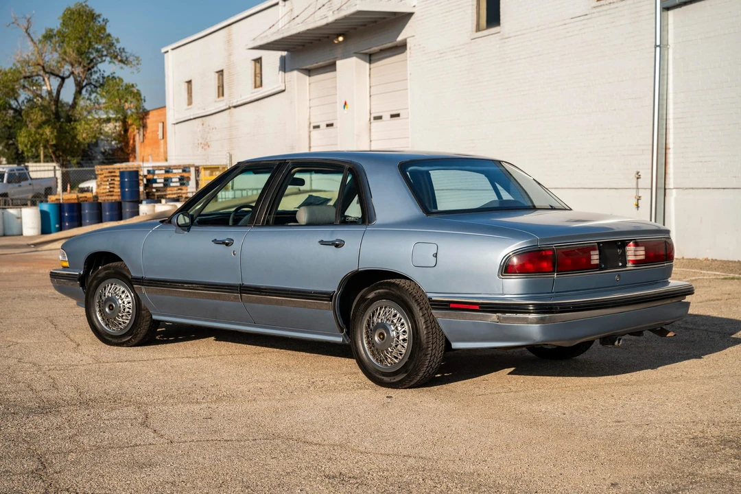 1992 Buick LeSabre - Image 18 of 31