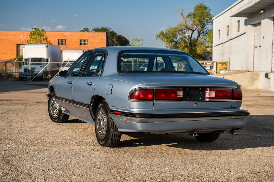 1992 Buick LeSabre - Image 17 of 31