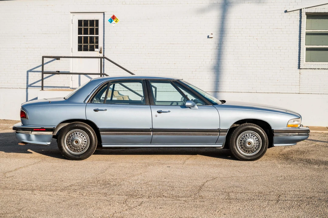 1992 Buick LeSabre - Image 12 of 31