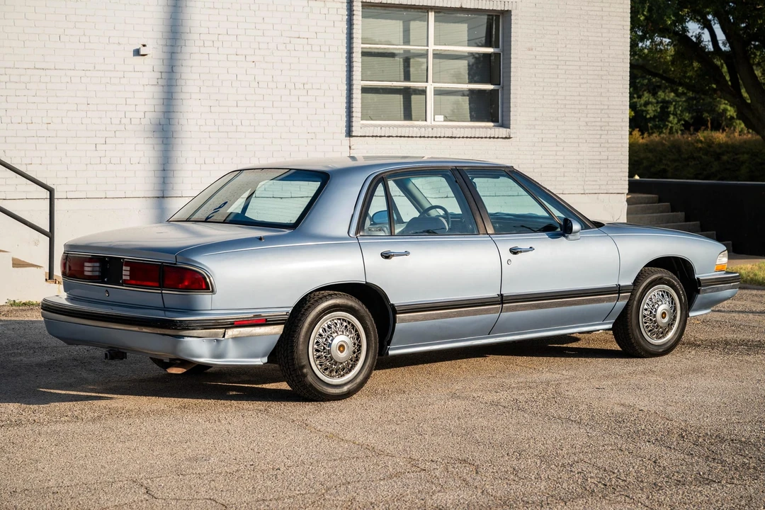 1992 Buick LeSabre - Image 13 of 31