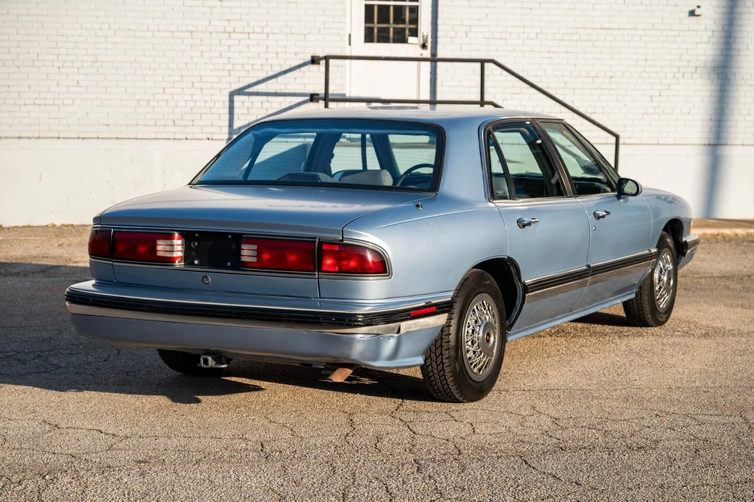 1992 Buick LeSabre - Image 15 of 31