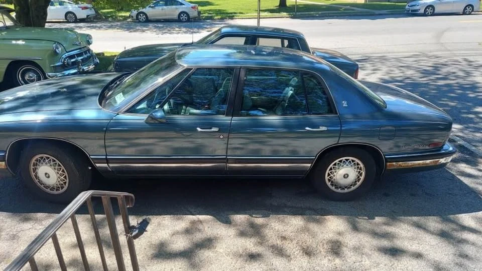 1992 Buick Park Avenue - Image 2 of 4