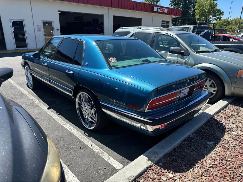 1992 Buick Park Avenue - Image 4 of 5