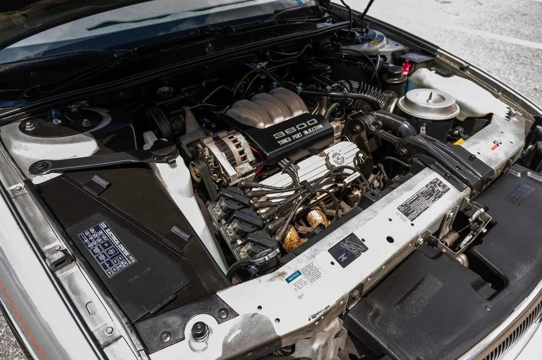 1992 Buick Regal - Image 16 of 21