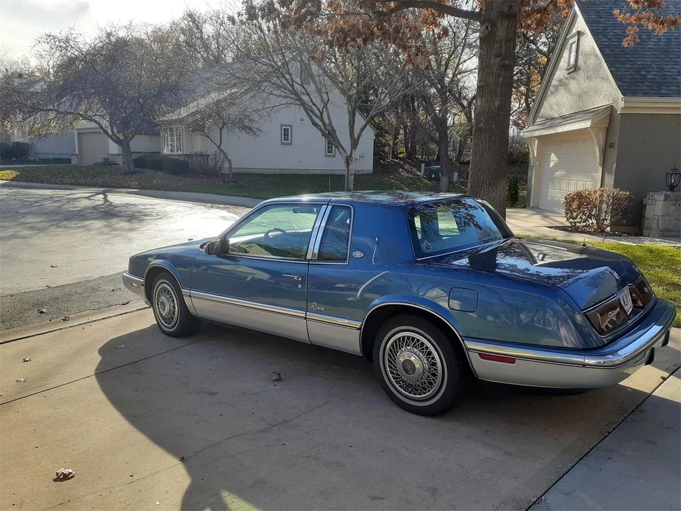 1992 Buick Riviera 4th-7th Gen - Image 4 of 12