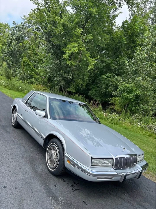 1992 Buick Riviera 4th-7th Gen - Image 2 of 17