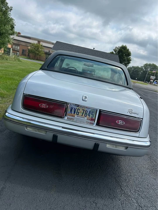 1992 Buick Riviera 4th-7th Gen - Image 8 of 17