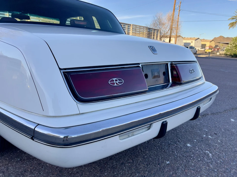 1992 Buick Riviera 4th-7th Gen - Image 27 of 31