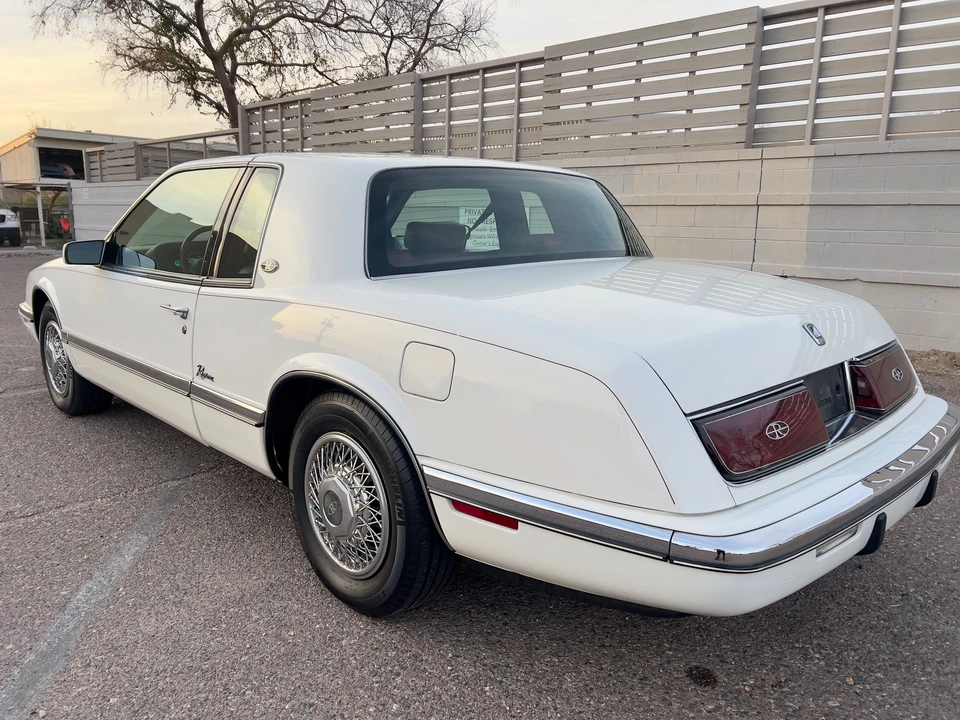 1992 Buick Riviera 4th-7th Gen - Image 9 of 31