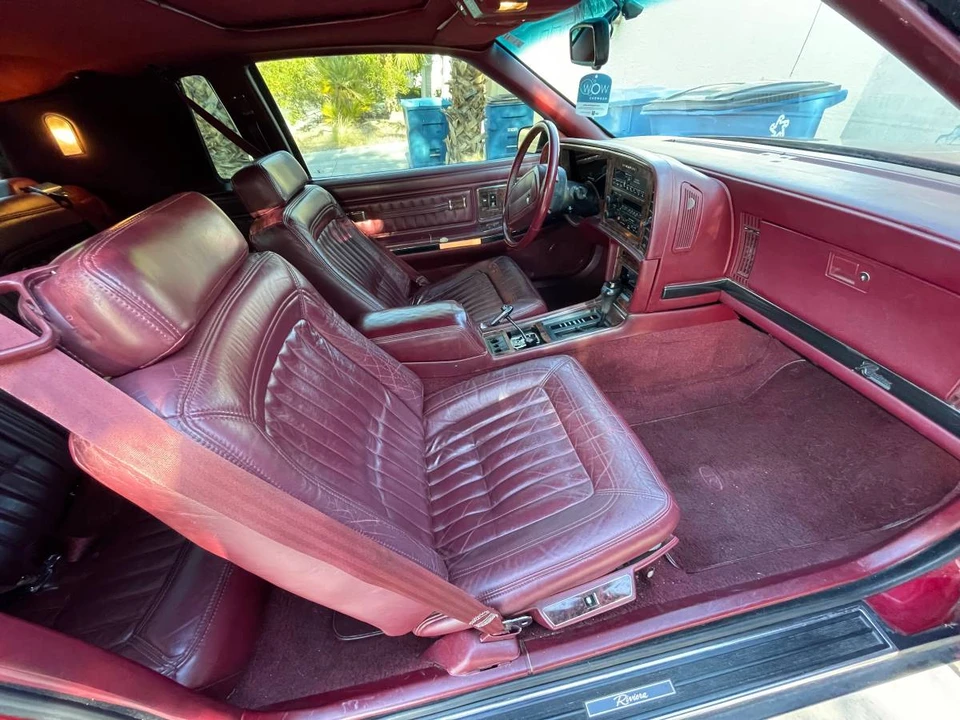 1992 Buick Riviera - Image 19 of 20