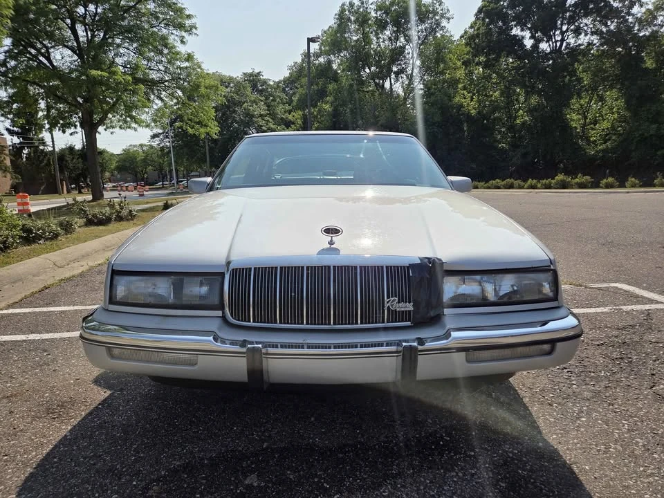 1992 Buick Riviera 4th-7th Gen - Image 2 of 14
