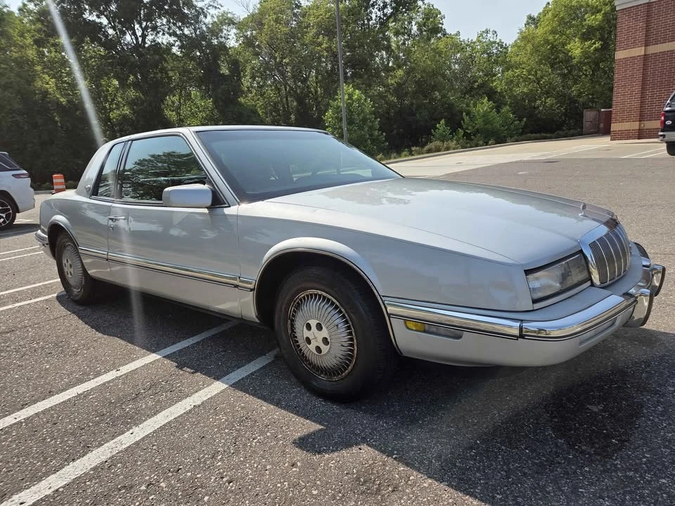 1992 Buick Riviera 4th-7th Gen - Image 4 of 16