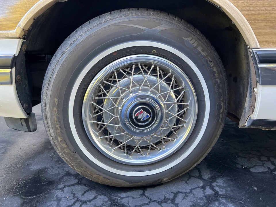 1992 Buick Roadmaster - Image 29 of 31