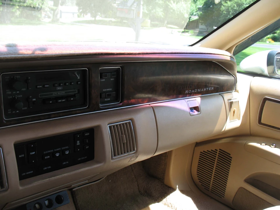 1992 Buick Roadmaster - Image 12 of 31