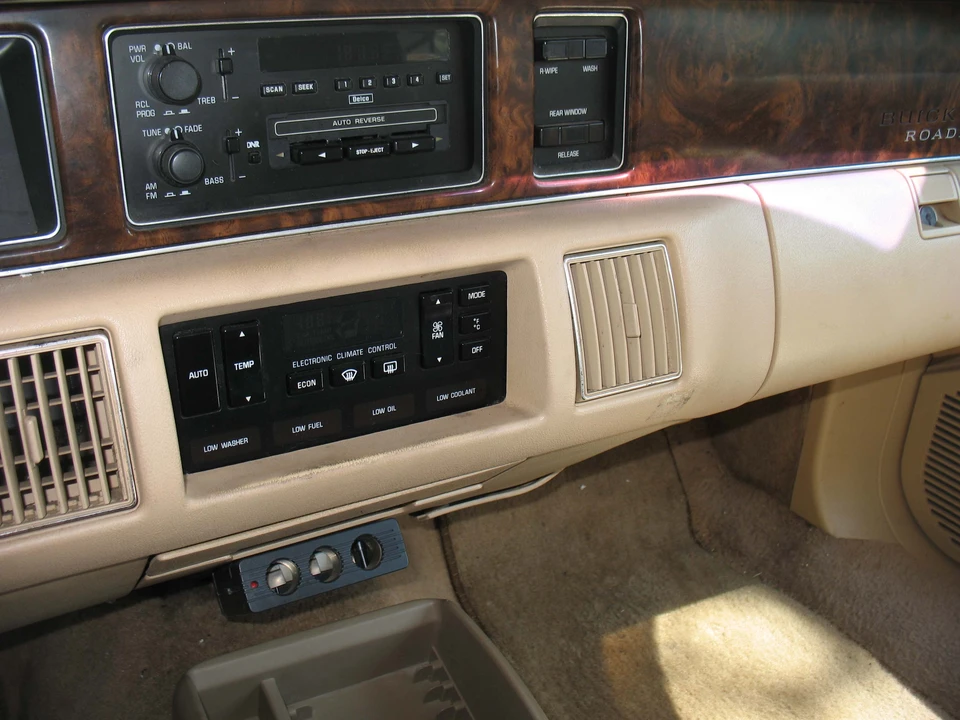 1992 Buick Roadmaster - Image 18 of 31