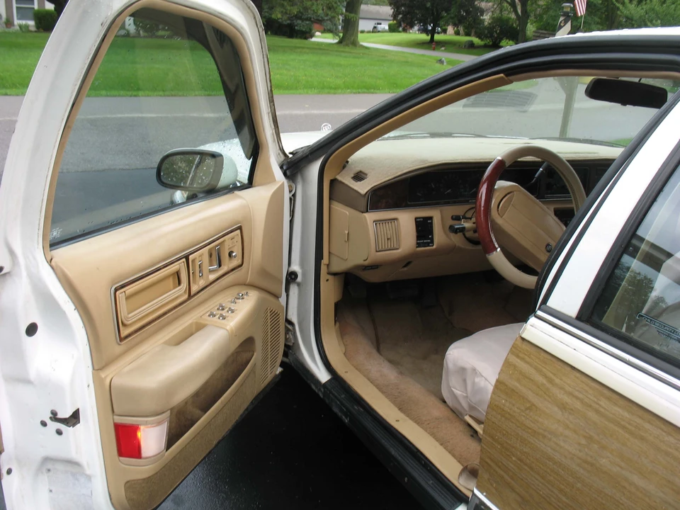 1992 Buick Roadmaster - Image 27 of 31