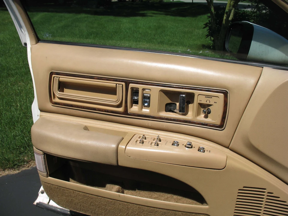 1992 Buick Roadmaster - Image 10 of 31