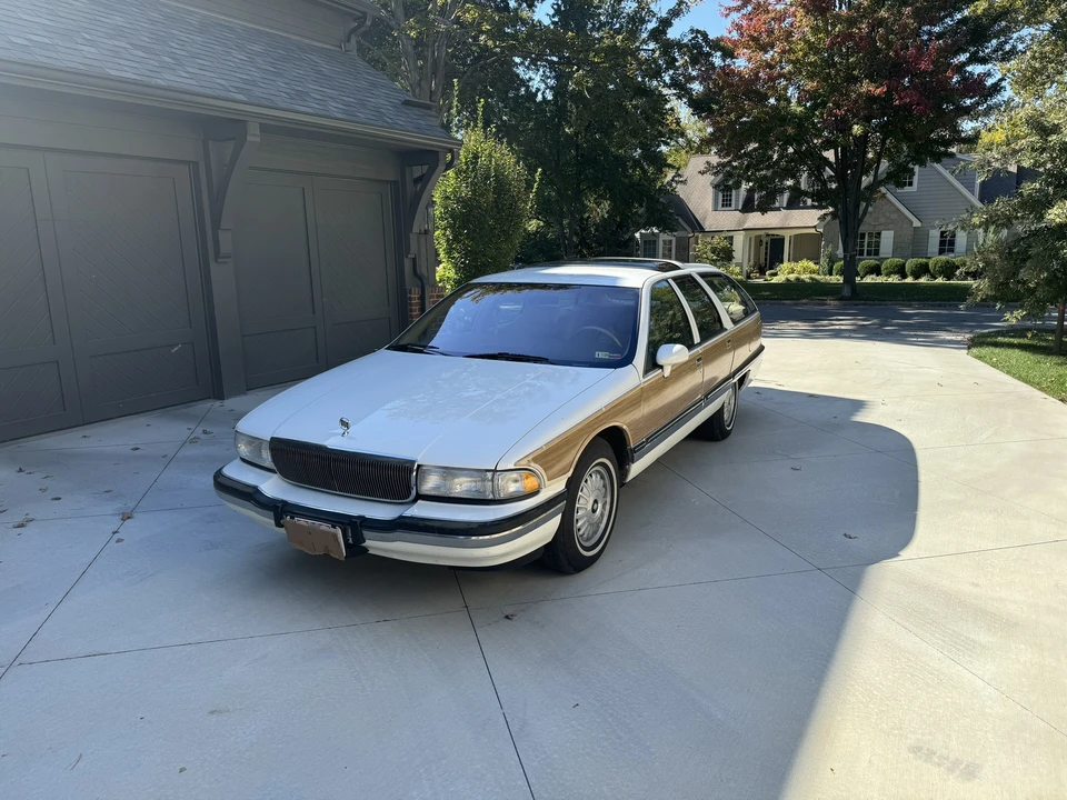 1992 Buick Roadmaster - Image 2 of 31