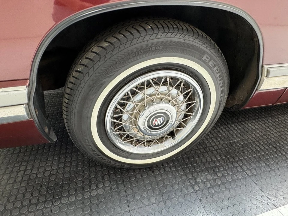 1992 Buick Roadmaster - Image 12 of 31