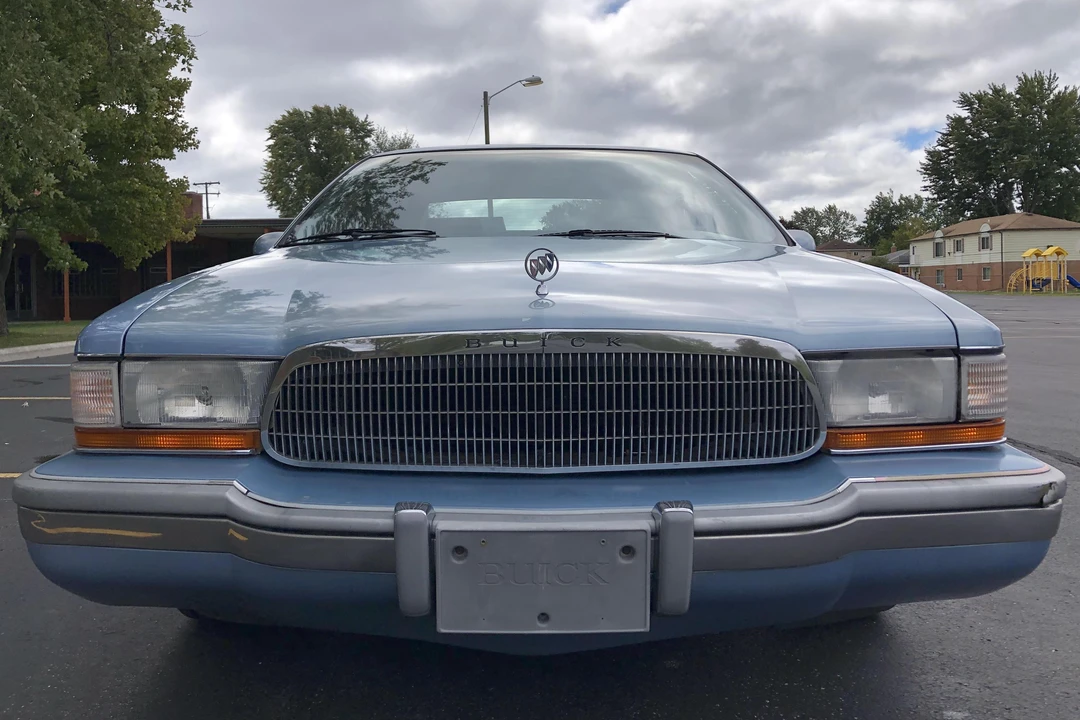 1992 Buick Roadmaster - Image 2 of 31