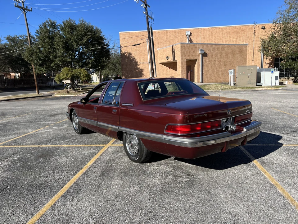 1992 Buick Roadmaster - Image 9 of 31