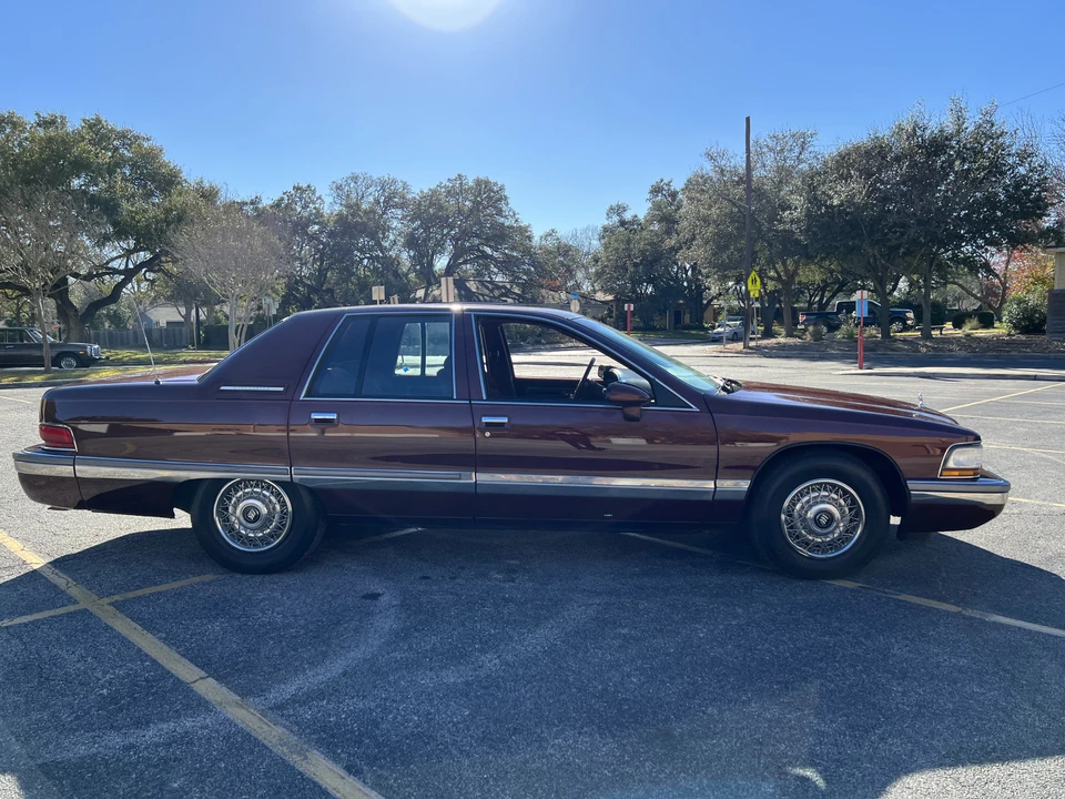 1992 Buick Roadmaster - Image 13 of 31