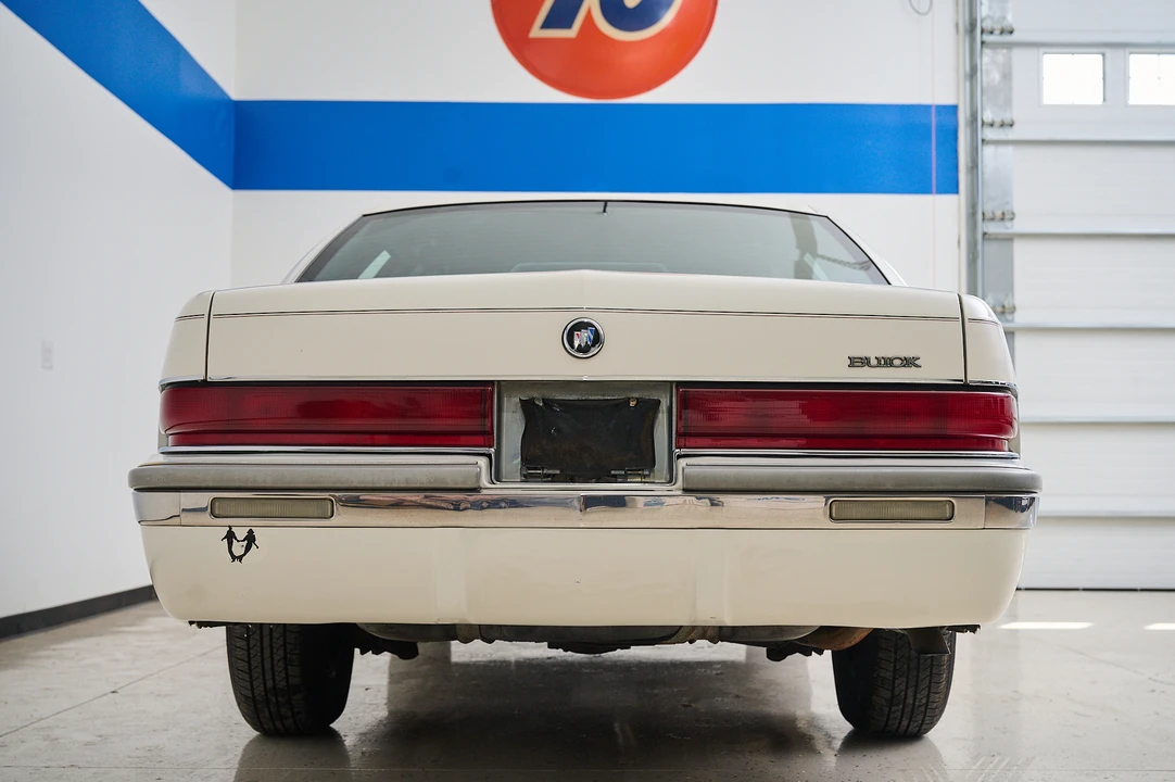 1992 Buick Roadmaster - Image 9 of 31