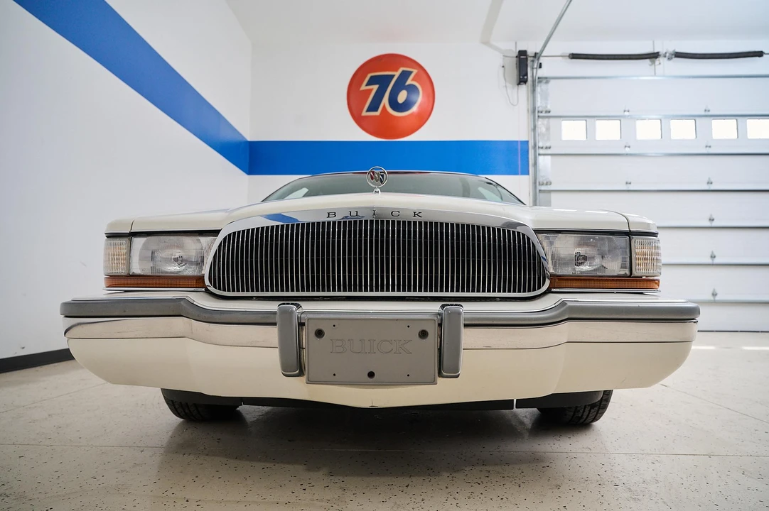 1992 Buick Roadmaster - Image 4 of 31