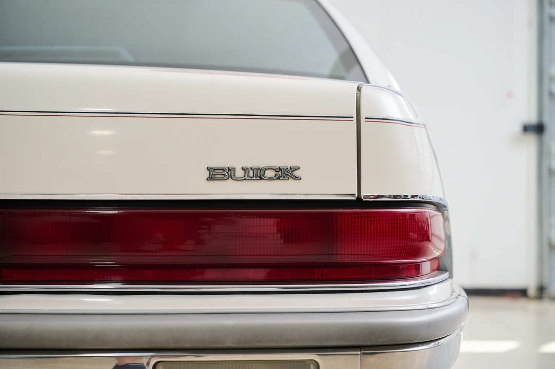 1992 Buick Roadmaster - Image 30 of 31