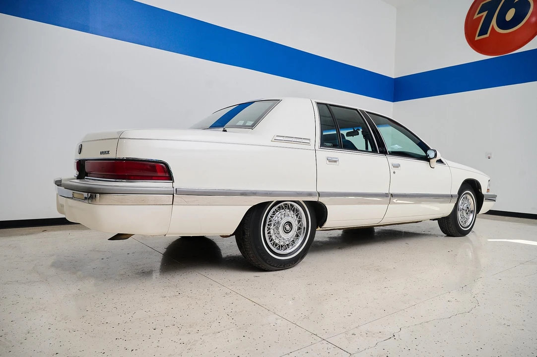 1992 Buick Roadmaster - Image 11 of 31