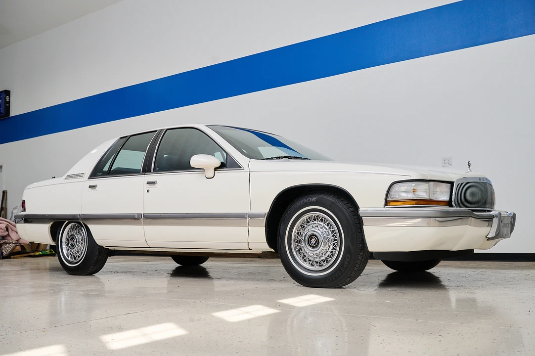 1992 Buick Roadmaster - Image 2 of 31